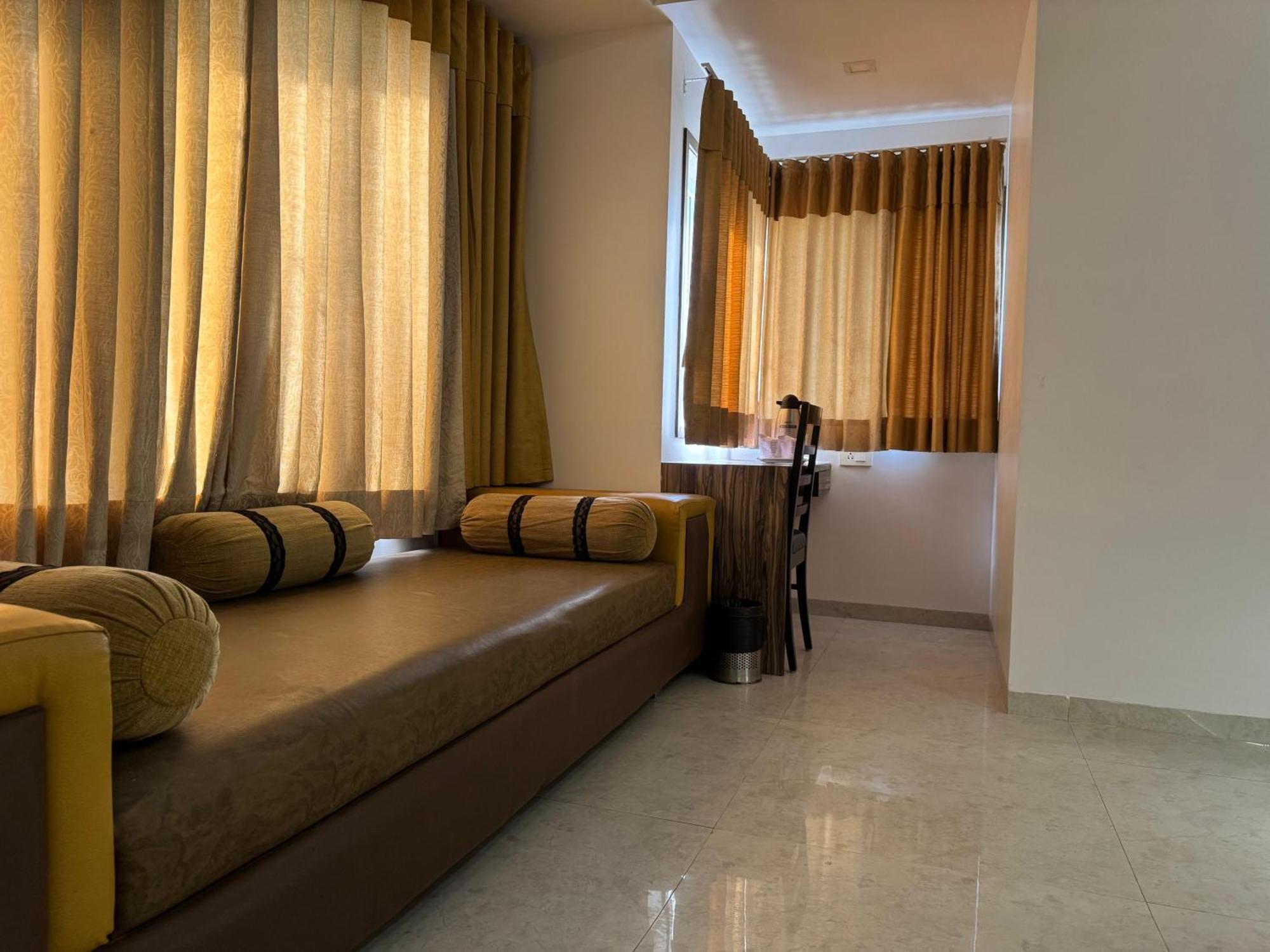 Hotel Kabir Ahmedabad Extérieur photo